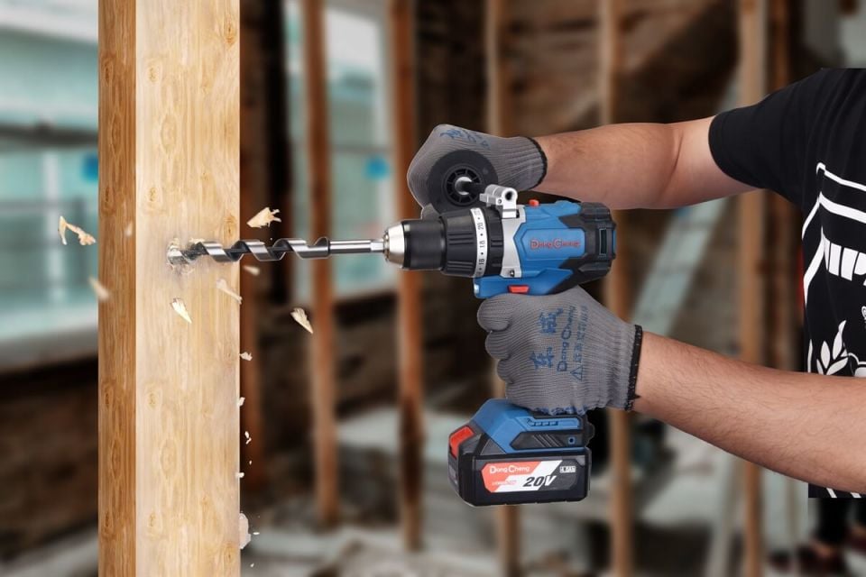 DCJZ03-13 ŞARJLI MATKAP 20V 4.0AH KÖMÜRSÜZ KIRICI DELİCİ 120Nm VİDALAMA