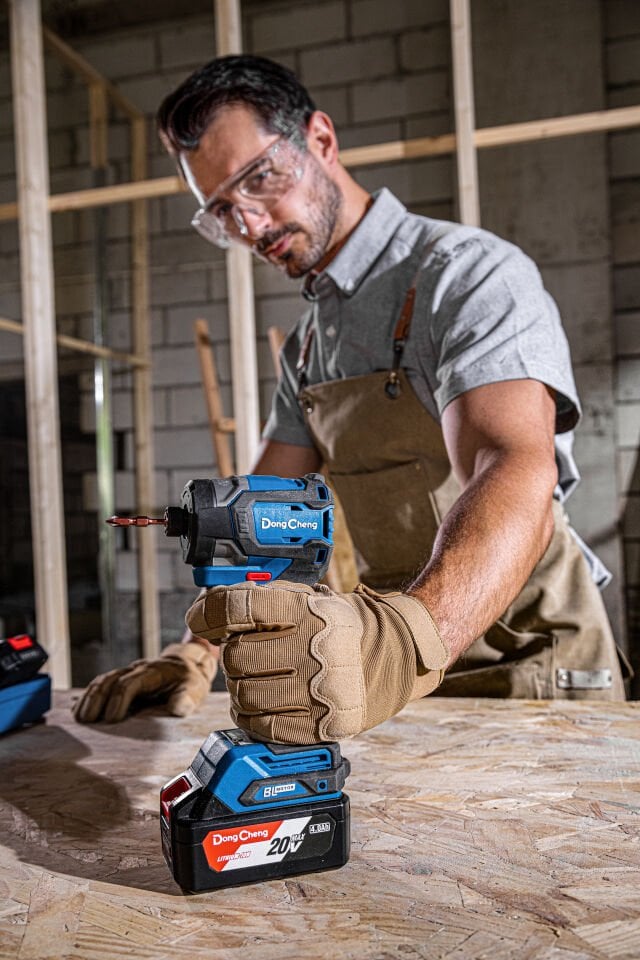 DCPL208 TORKLU VİDALAMA 4.0 AMPER